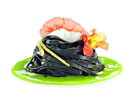 Tagliolini al Nero di Seppia all'Uovo