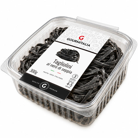Tagliolini al Nero di Seppia all'Uovo