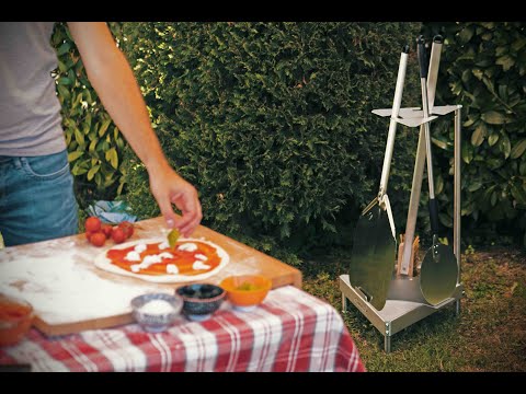 Set completo para uso doméstico, para preparar pizza que consiste en: pala, paleta, cepillo y una conveniente base triangular para mantener todas las herramientas organizadas. Paleta paletilla paleta de pizza la paleta para pizza Accesorios de cocina, Gourmitalia Pala para pizza Cortadora de pizza Gi-metal Gourmitalia.